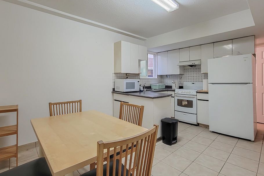 3279 E 24th Avenue Vancouver, BC - 5