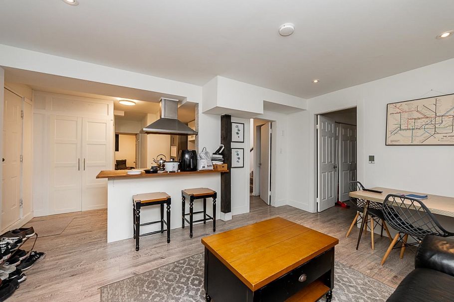 4377 Mountain Highway North Vancouver, BC - 18