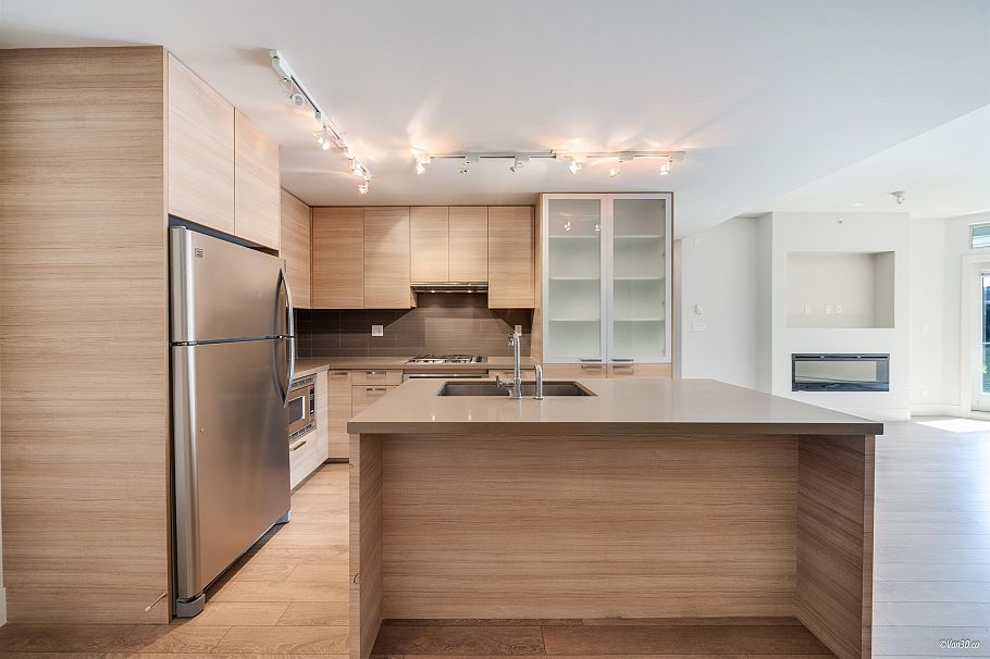 111 3606 Aldercrest Drive North Vancouver, BC - 8