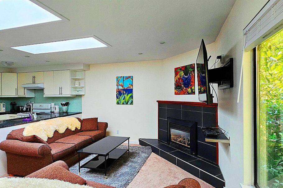 2214 W 14th Avenue Vancouver, BC - 5