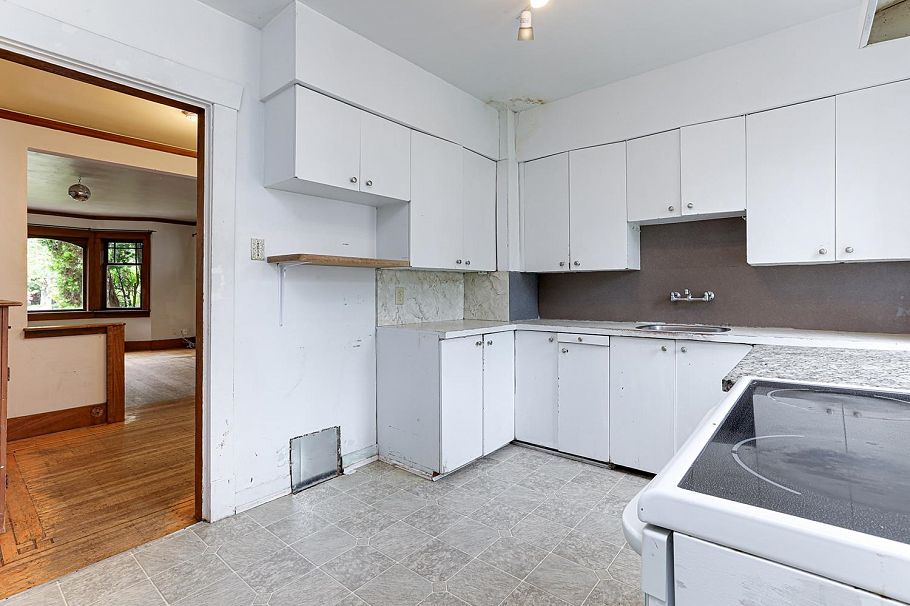 4557 W 14th Avenue Vancouver, BC - 20