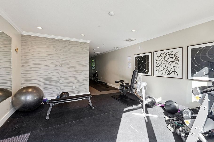 22 728 W 14th Street North Vancouver, BC - 23