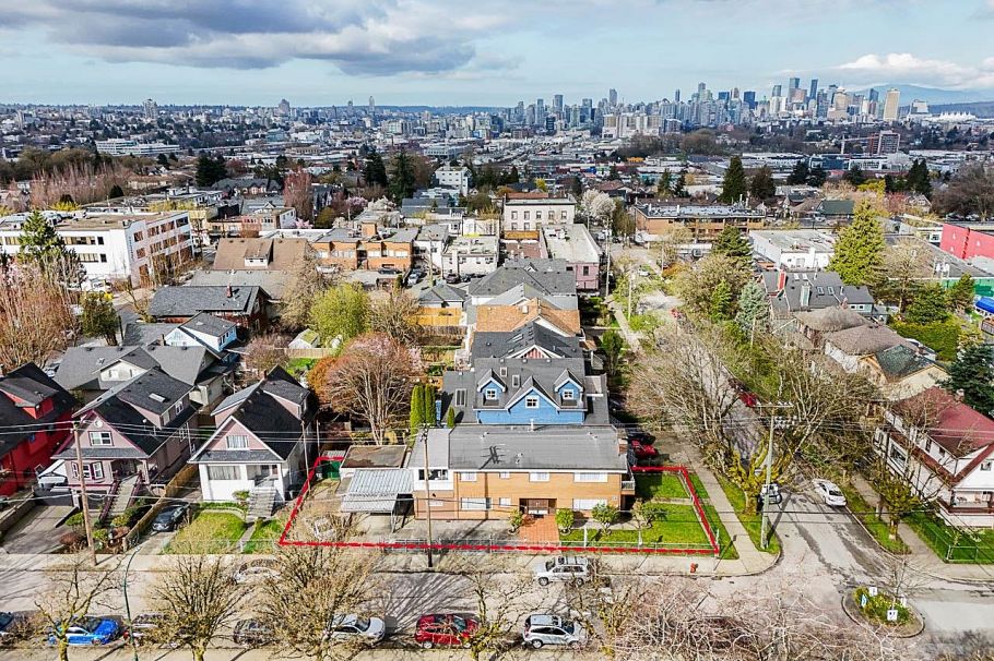 1415 Salsbury Drive Vancouver, BC - 22