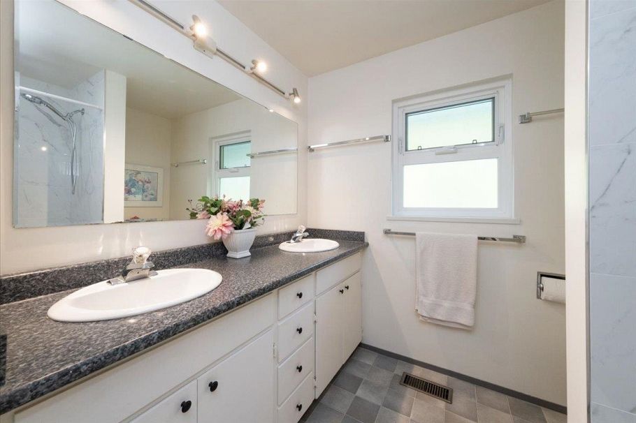 2864 Bushnell Place North Vancouver, BC - 27