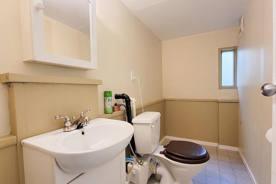 442 W 23rd Street North Vancouver, BC - 32