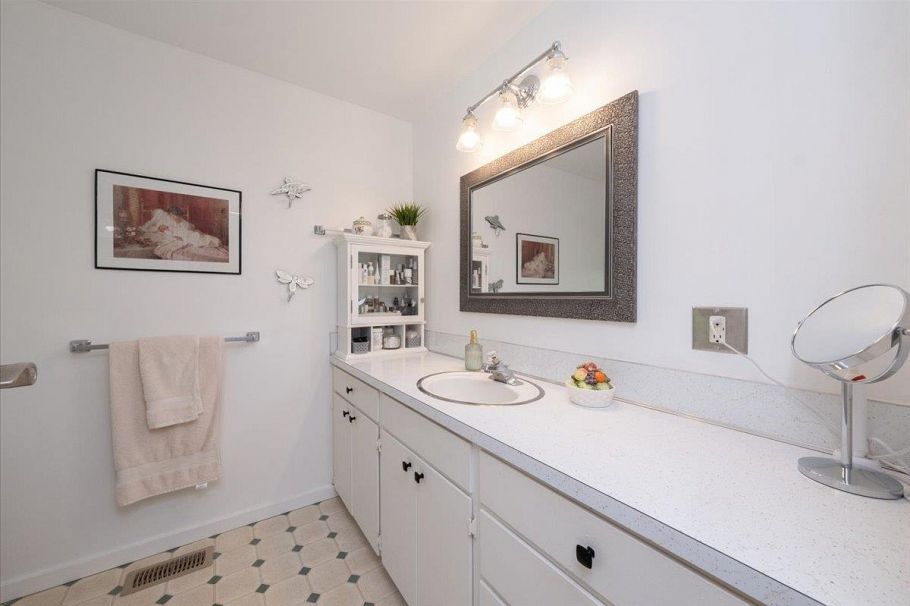 2864 Bushnell Place North Vancouver, BC - 22