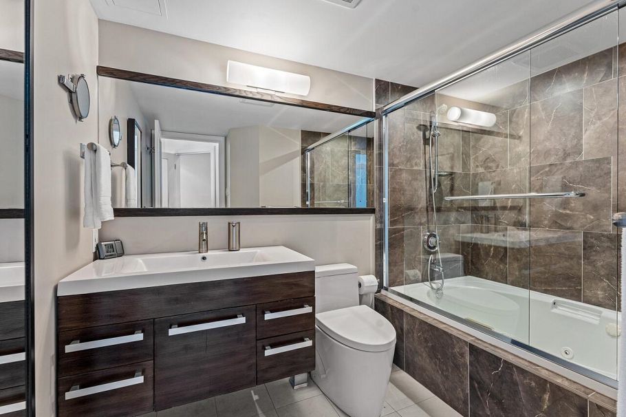 2302 1415 West Georgia Street Vancouver, BC - 17