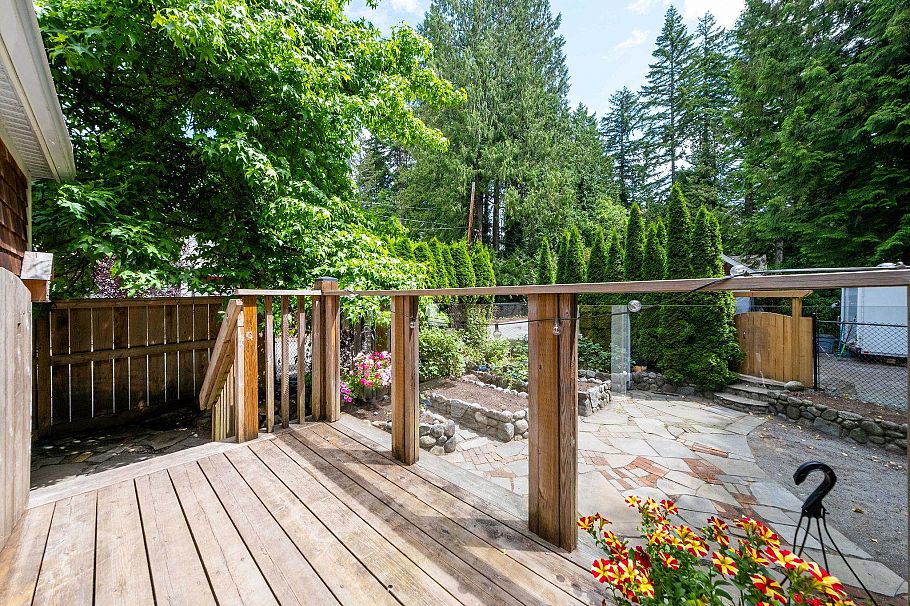 1075 Gladwin Drive North Vancouver, BC - 24
