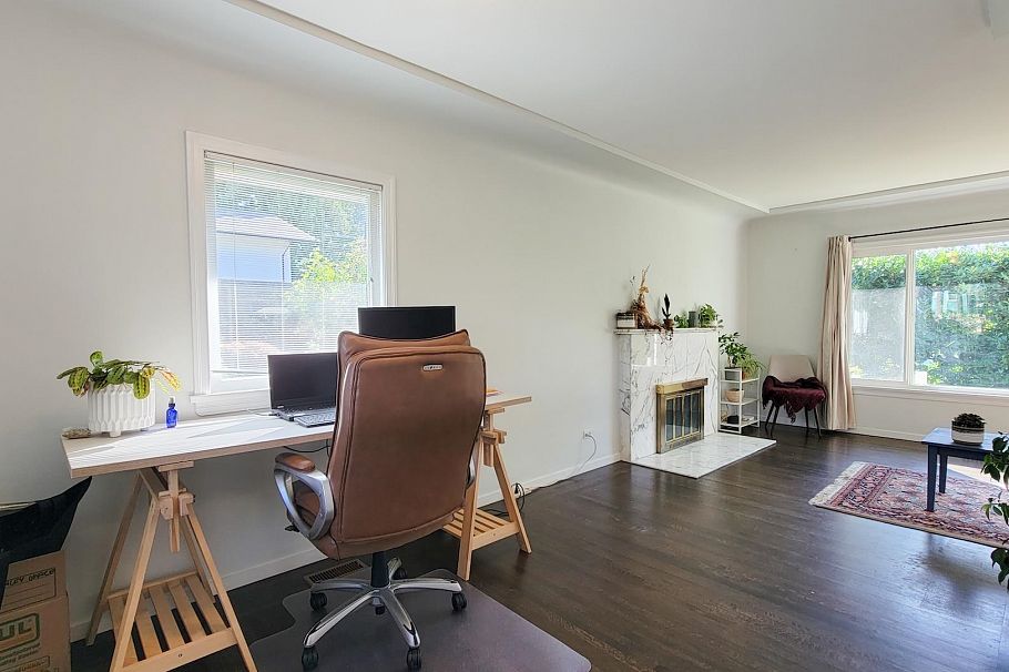 442 W 23rd Street North Vancouver, BC - 9