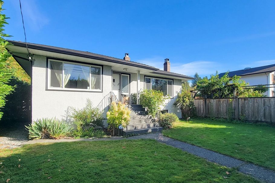 442 W 23rd Street North Vancouver, BC - 36