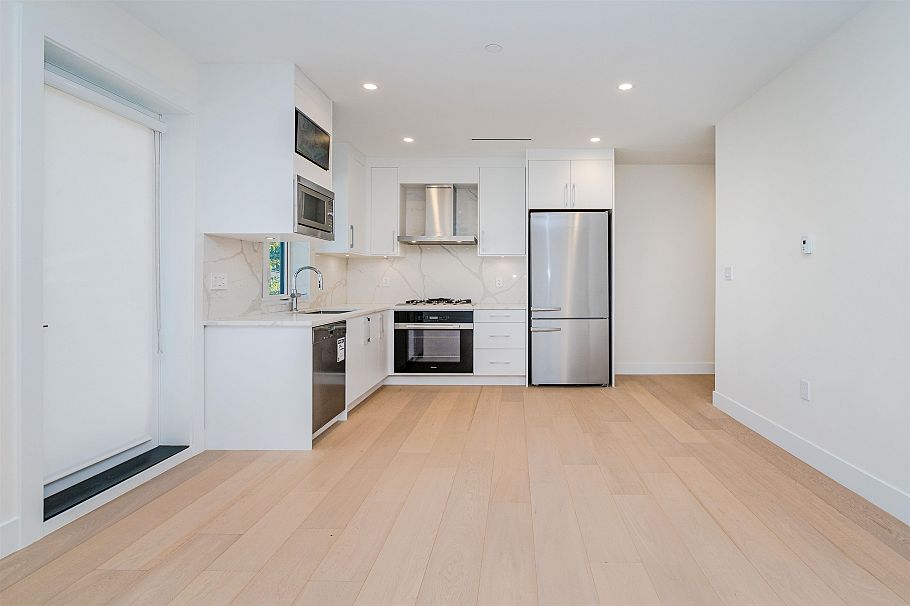 1 8190 Cartier Street Vancouver, BC - 5