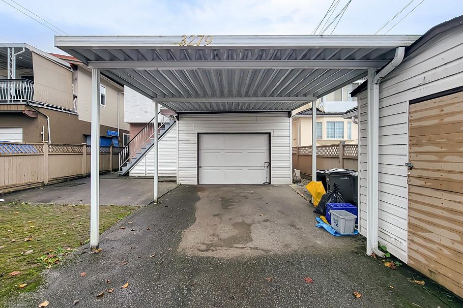 3279 E 24th Avenue Vancouver, BC - 32