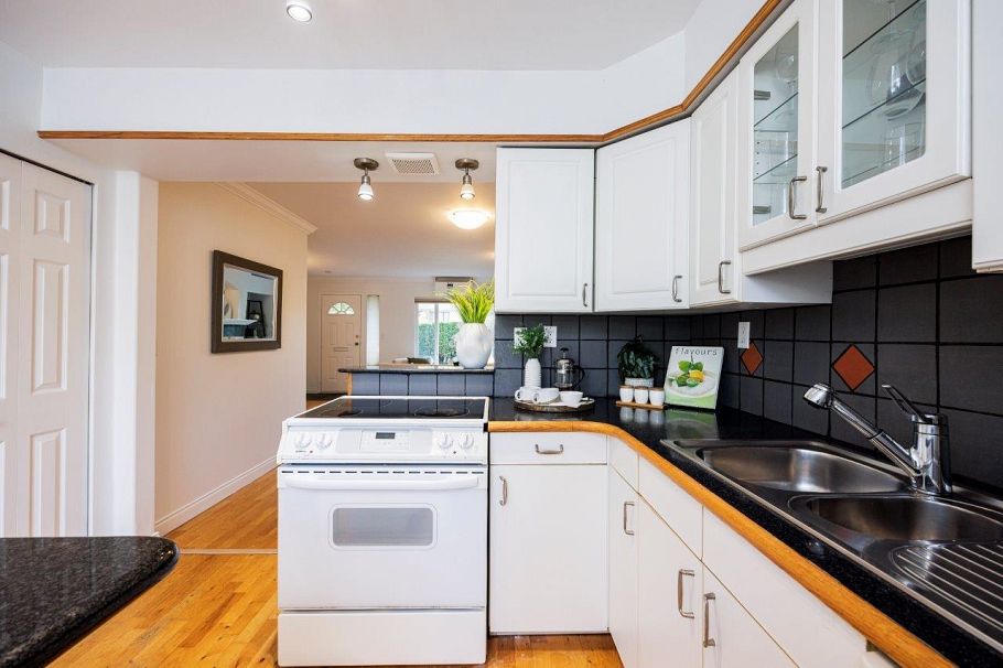 1544 Sutherland Avenue North Vancouver, BC - 25