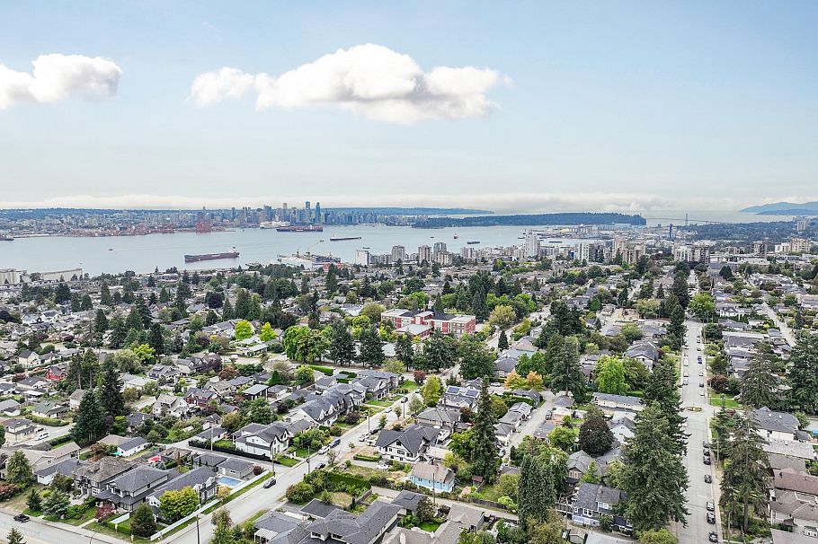 534 E 9th Street North Vancouver, BC - 26