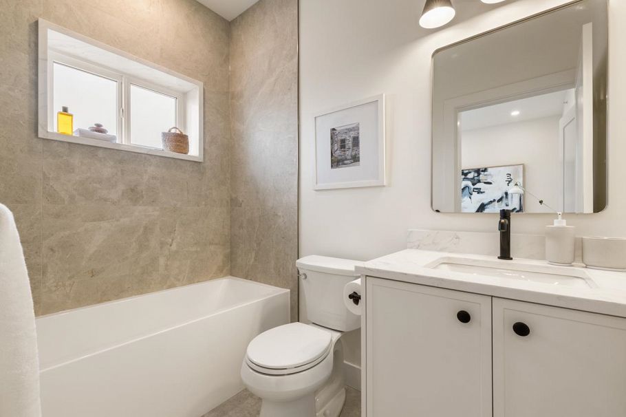 2051 E 4th Avenue Vancouver, BC - 15