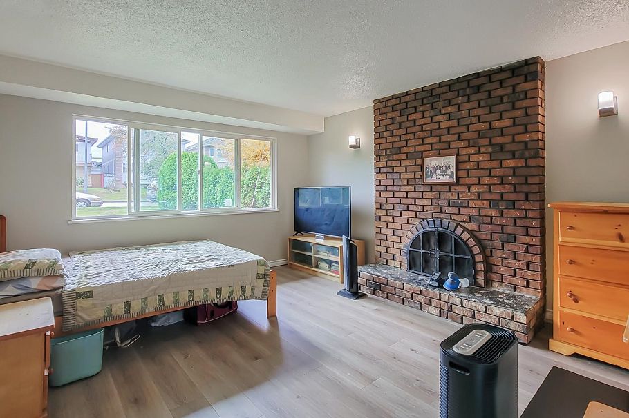 3279 E 24th Avenue Vancouver, BC - 4