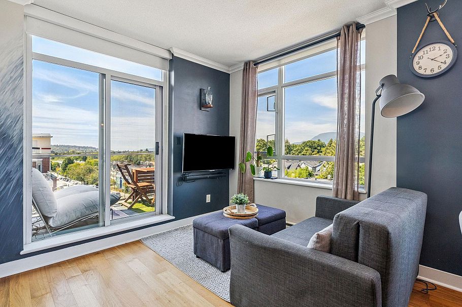 619 2268 W Broadway Vancouver, BC - 1