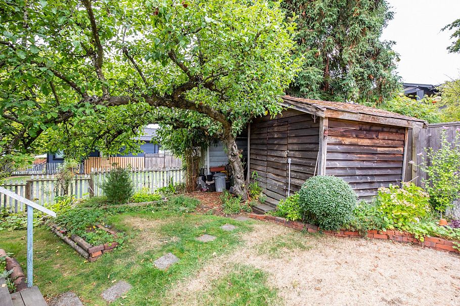 534 E 9th Street North Vancouver, BC - 21