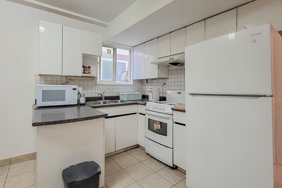 3279 E 24th Avenue Vancouver, BC - 6