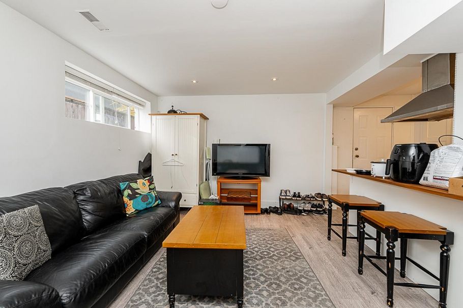 4377 Mountain Highway North Vancouver, BC - 17