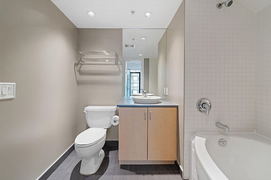 805 175 W 1st Street North Vancouver, BC - 22