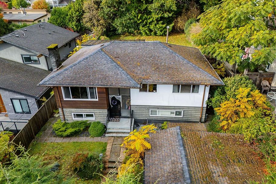 4377 Mountain Highway North Vancouver, BC - 37
