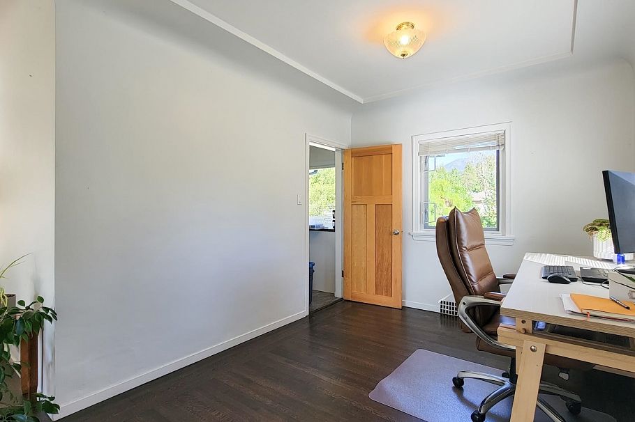 442 W 23rd Street North Vancouver, BC - 10