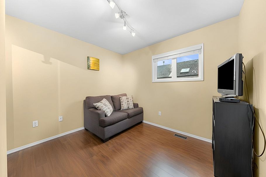 6 230 W 15th Street North Vancouver, BC - 27