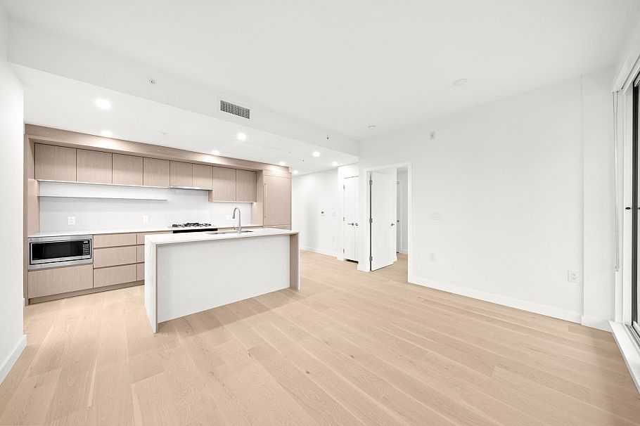 305 5212 Cambie Street Vancouver, BC - 5