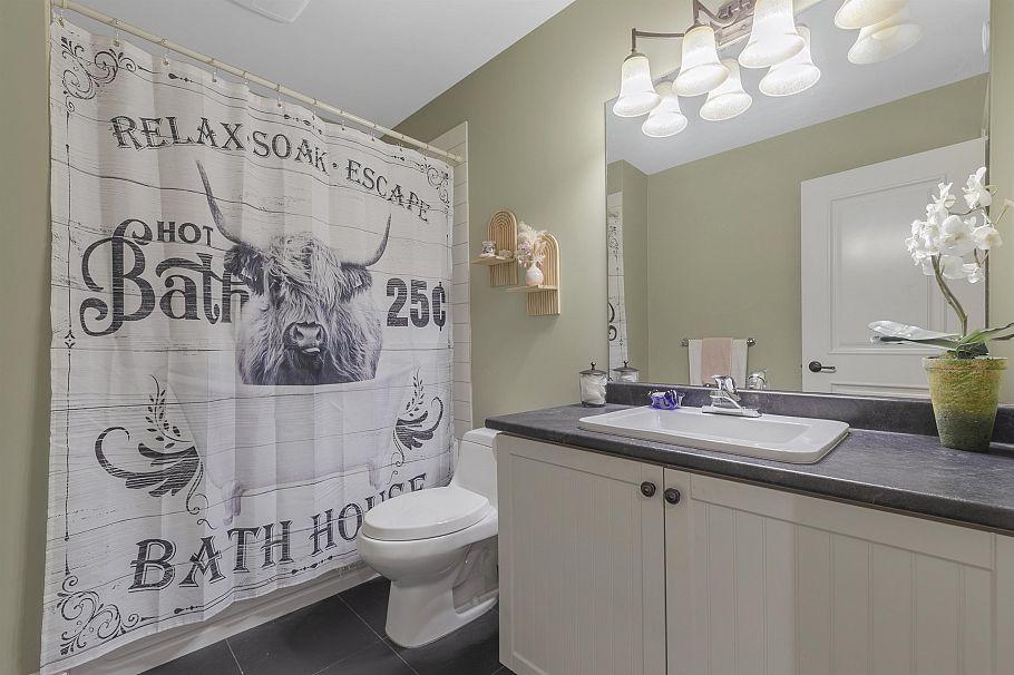 518 E 16th Street North Vancouver, BC - 27