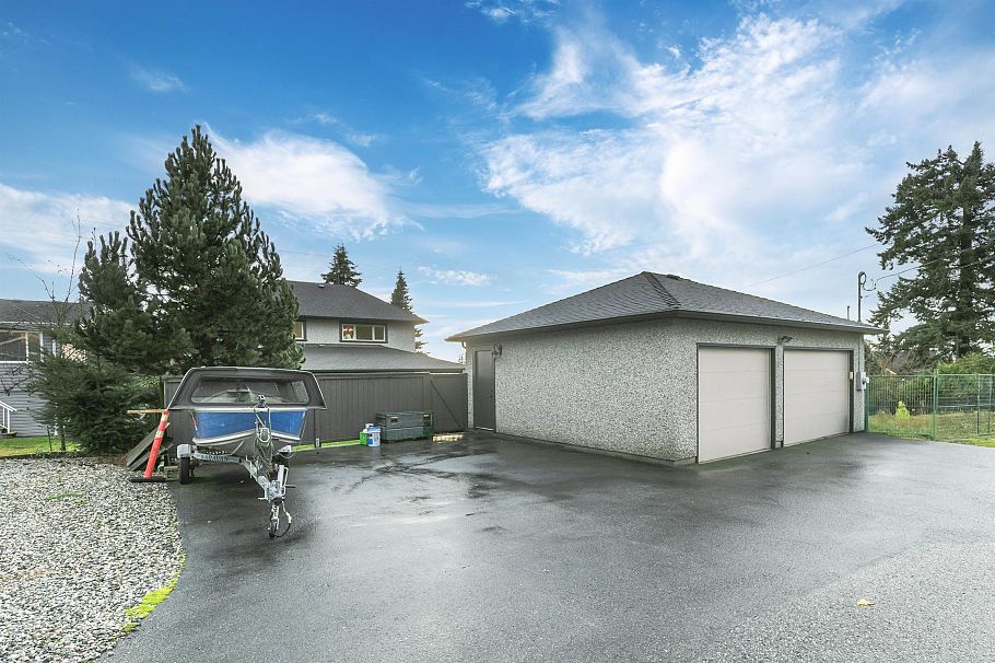 518 E 16th Street North Vancouver, BC - 39