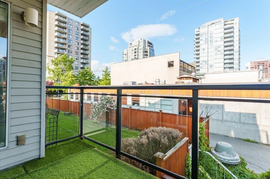 202 1550 Chesterfield Avenue North Vancouver, BC - 20