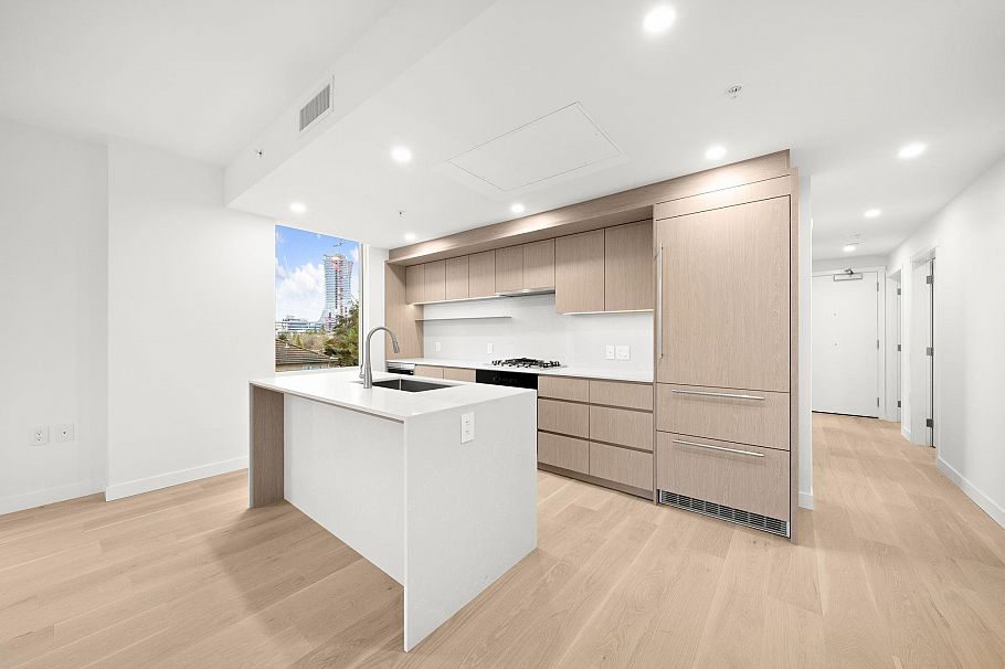 305 5212 Cambie Street Vancouver, BC - 3