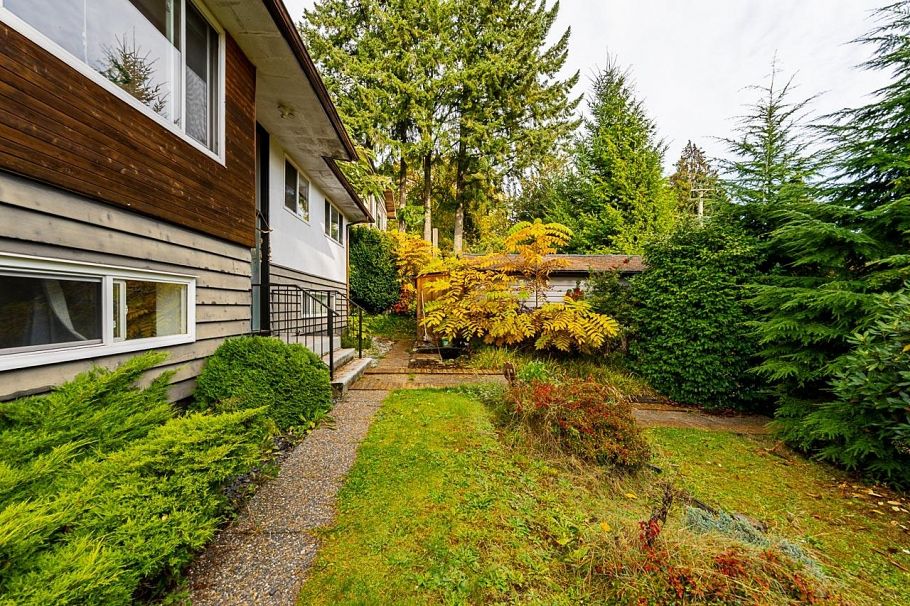 4377 Mountain Highway North Vancouver, BC - 3