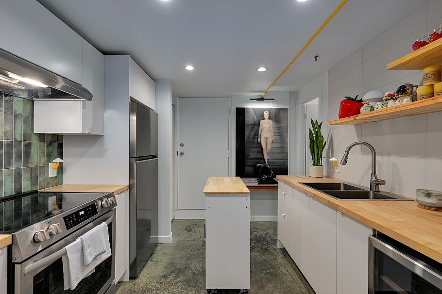 160 1 E Cordova Street Vancouver, BC - 8