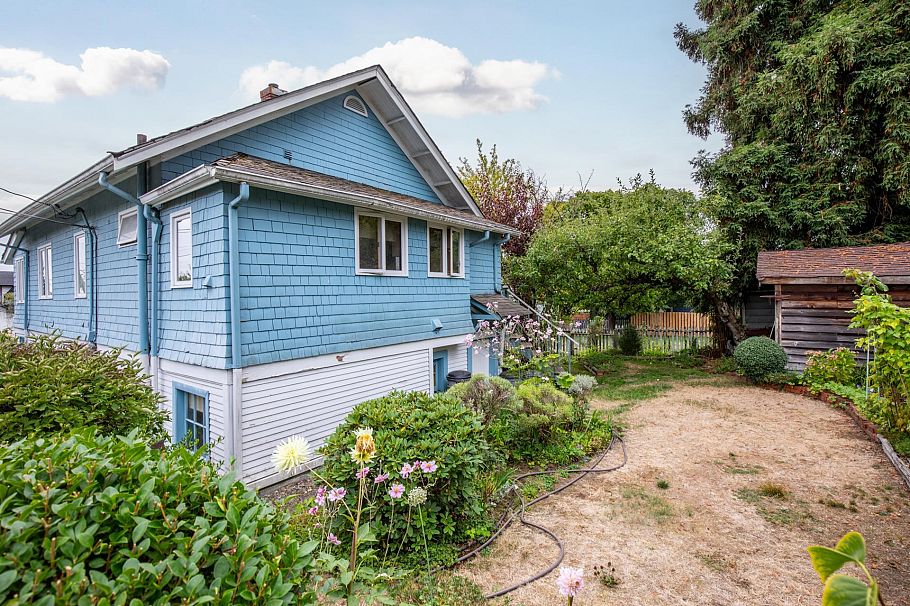 534 E 9th Street North Vancouver, BC - 20