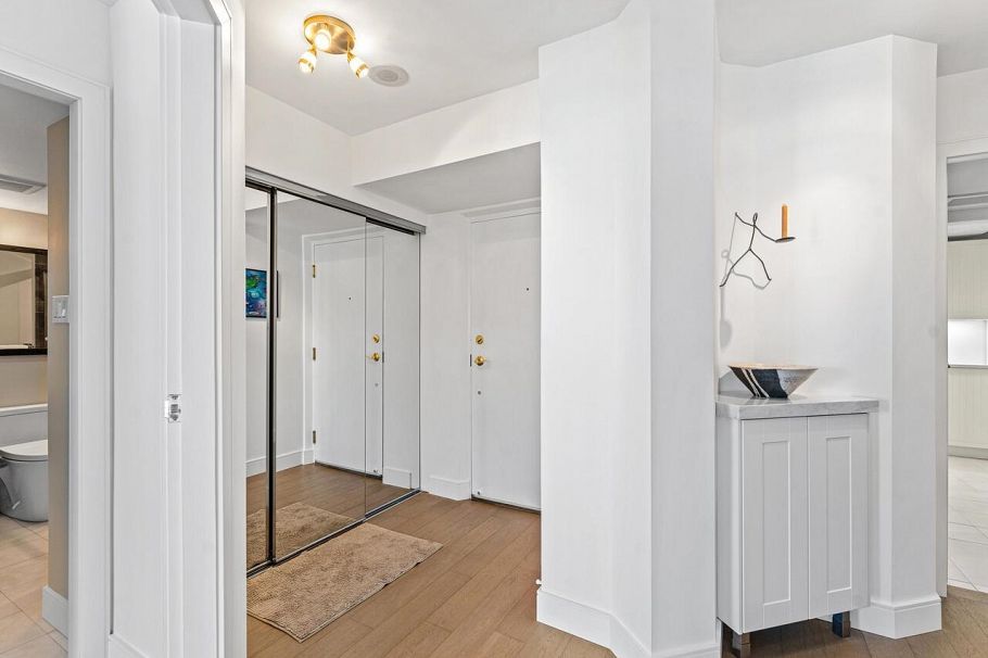 2302 1415 West Georgia Street Vancouver, BC - 22