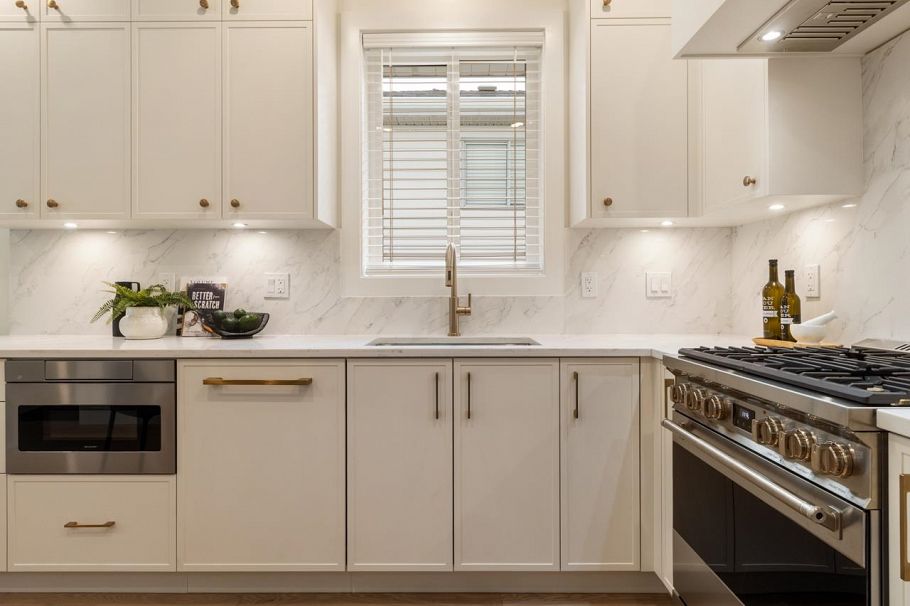 2051 E 4th Avenue Vancouver, BC - 1