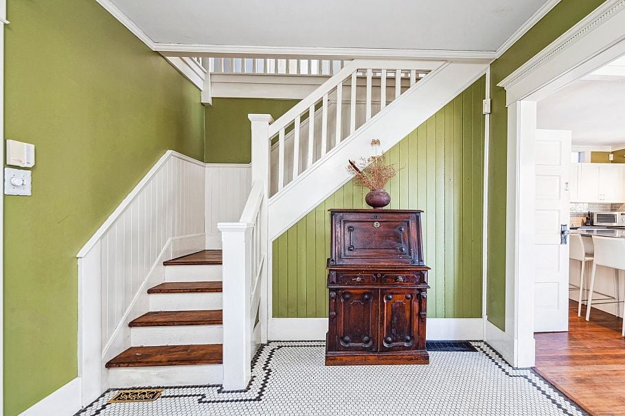 341 W 22nd Street North Vancouver, BC - 2