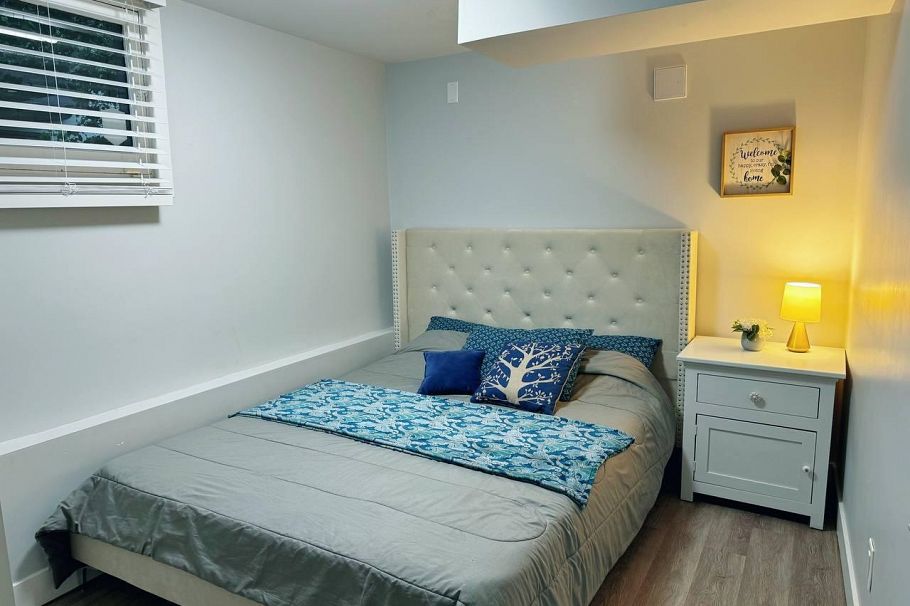 515 W Queens Road North Vancouver, BC - 35