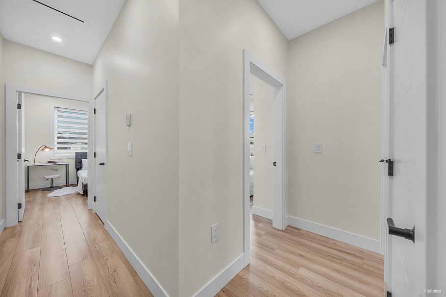 2 2703 E 3rd Avenue Vancouver, BC - 12