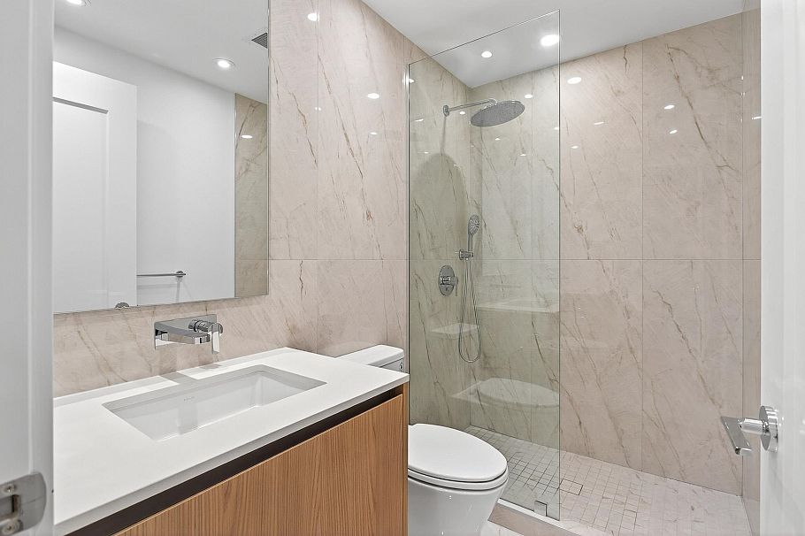 1406 135 E 13th Street North Vancouver, BC - 35