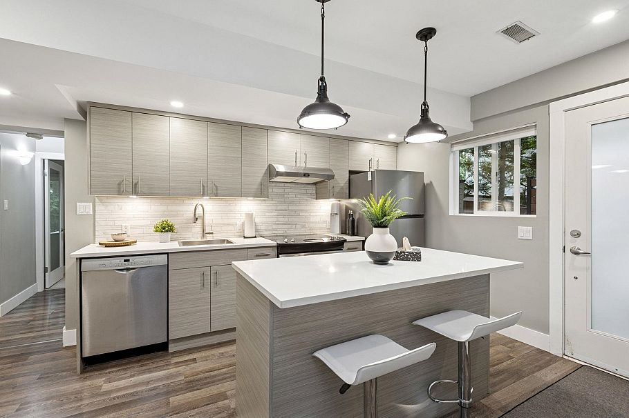 1433 Mcnair Drive North Vancouver, BC - 23