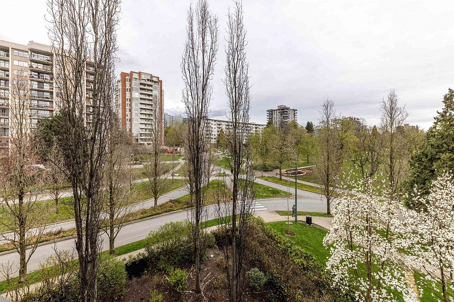 501 683 Victoria Park West North Vancouver, BC - 25
