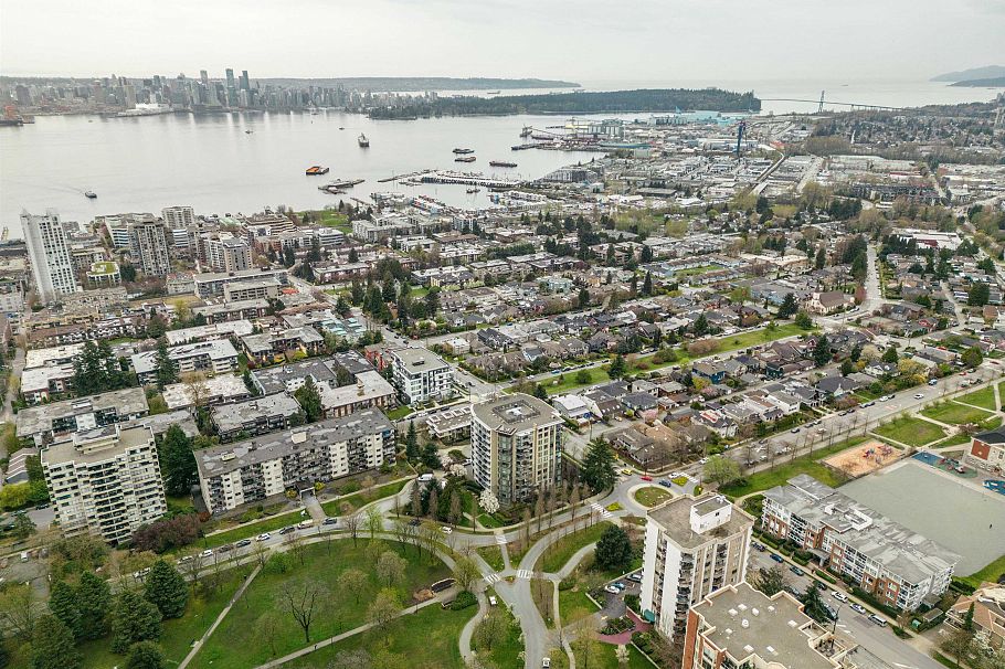 501 683 Victoria Park West North Vancouver, BC - 30