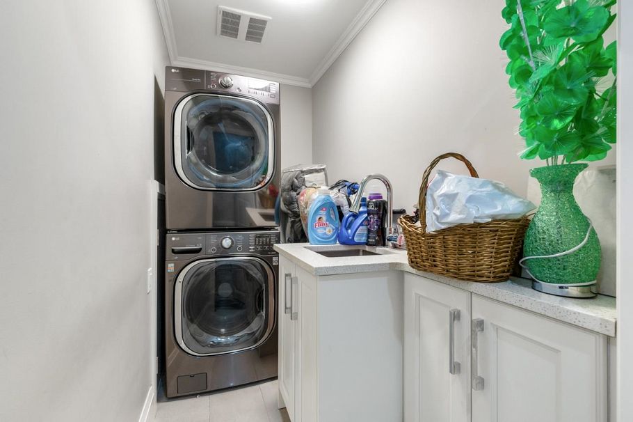 1176 E 60th Avenue Vancouver, BC - 17