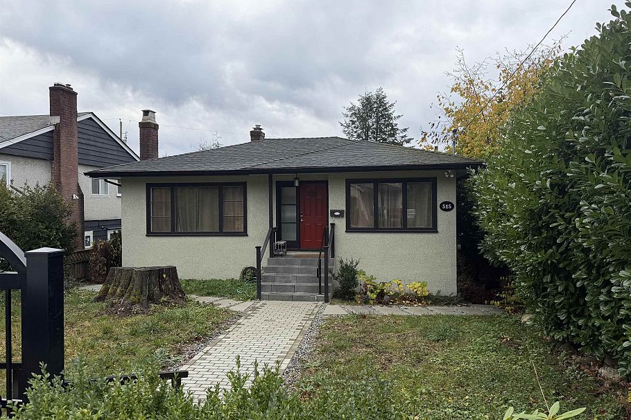 515 W Queens Road North Vancouver, BC - 1