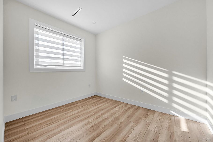 1 2703 E 3rd Avenue Vancouver, BC - 7