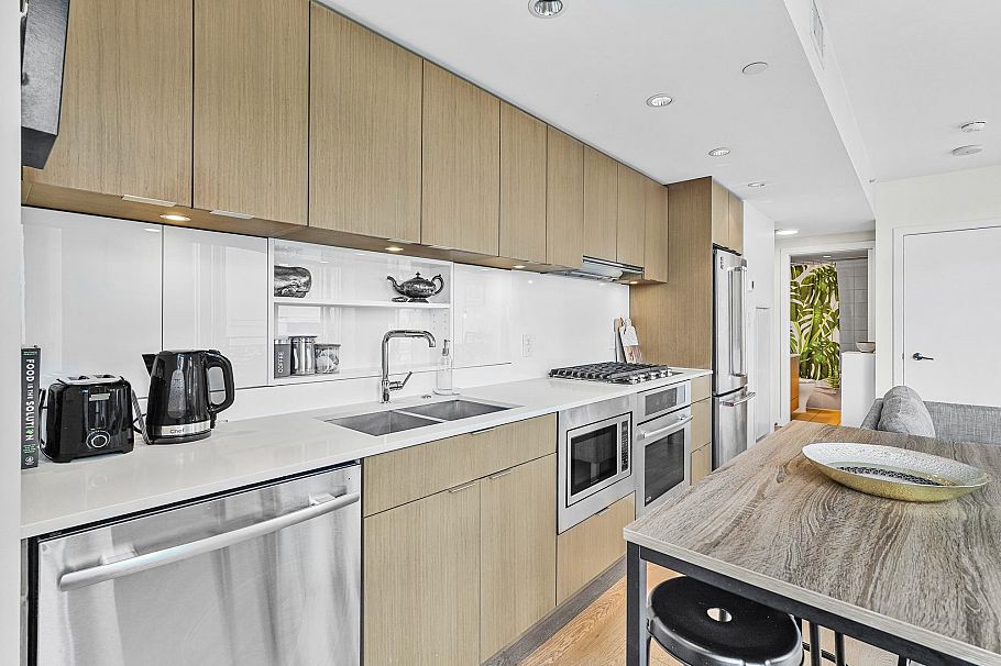 803 161 E 1st Avenue Vancouver, BC - 4