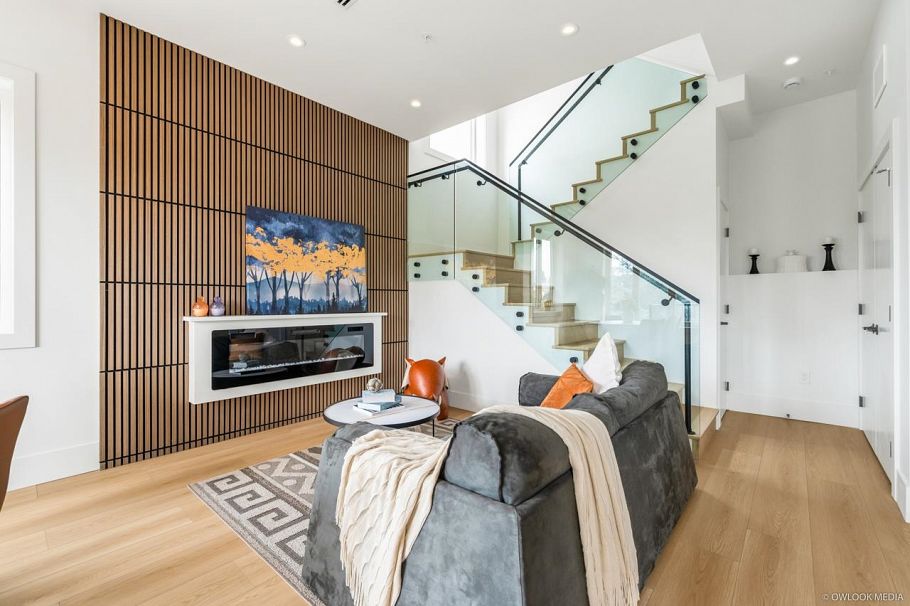 1 2124 Renfrew Street Vancouver, BC - 3